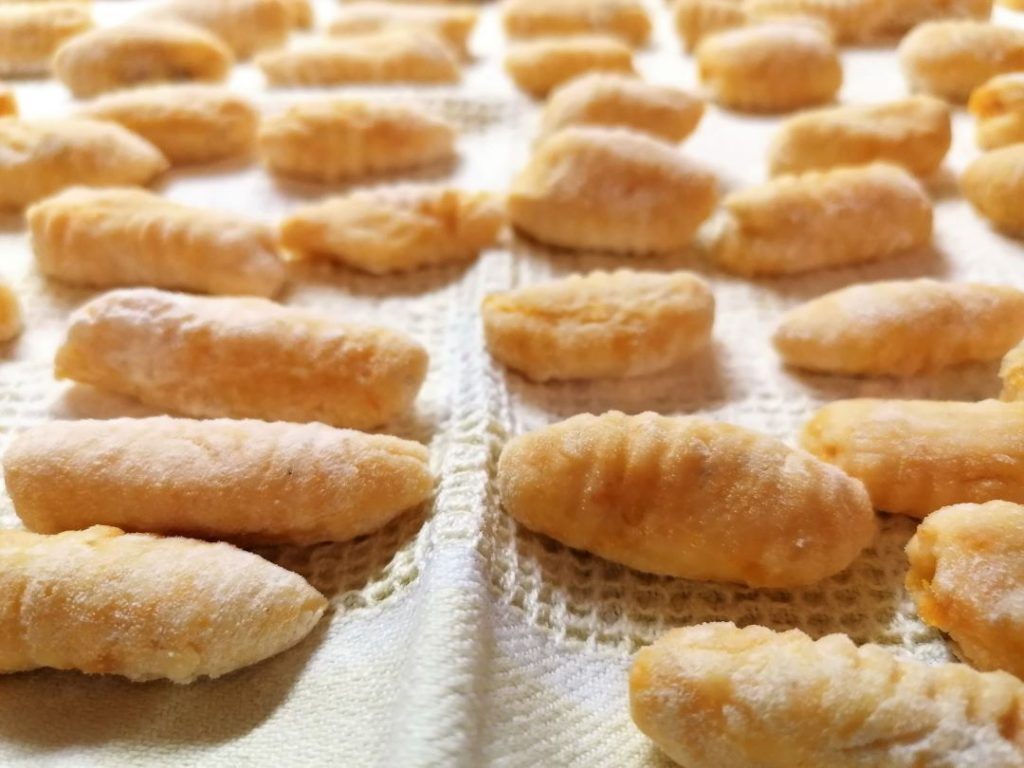 Kürbisgnocchi fertig gerollt